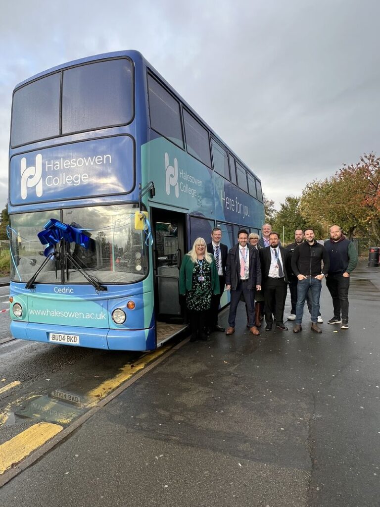 Digital Skills bus CEDRIC is out and about in the local community
